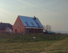 Ostře střižený dům